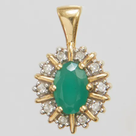 Karmoséhänge med en smaragd ca.6x4mm samt diamanter 10 x ca.0,005ct, 8/8-slipade, 15,4x9,5mm, GHA, 18K Vikt: 1,5 g