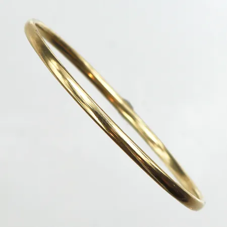 Stelt armband, Ø62,5mm, bredd ca 3,4mm, 14K. Vikt: 4,9 g