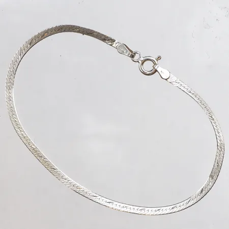 Armband, längd ca 18,5cm, bredd ca 3mm, 925/1000 silver. Vikt: 1,5 g
