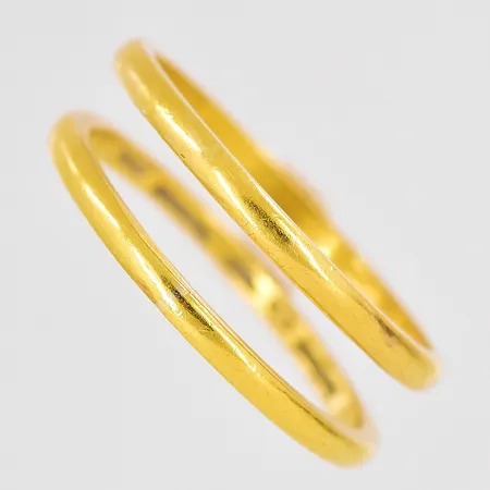 2 Ringar stl:21¼ graverade 23K Vikt: 7,6 g