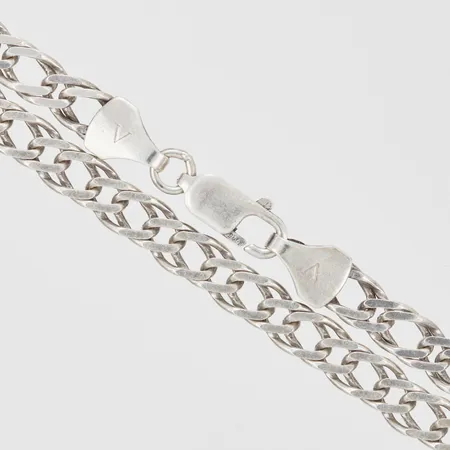 Kedja längd 55,5cm, bredd 4,5mm, silver 925/1000. Vikt: 14,2 g