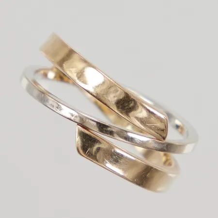 Ring stl 18, bredd 3-9mm, 2-färgad gulguld/ vitguld, GFAB, 18K Vikt: 2,8 g