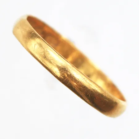Ring, stl:20¾, bredd ca 3,5mm, ojämn skena, 23K Vikt: 3,5 g