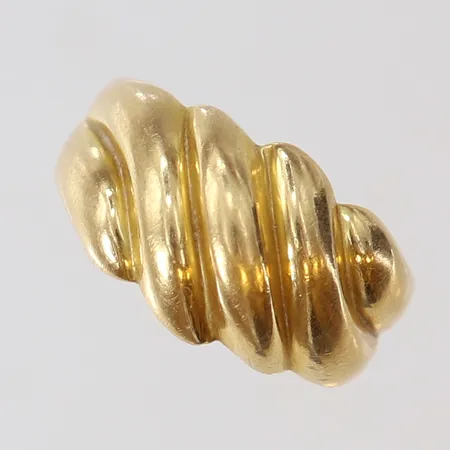 Ring stl:15½ bredd 10mm ostämplad 18K Vikt: 2,5 g