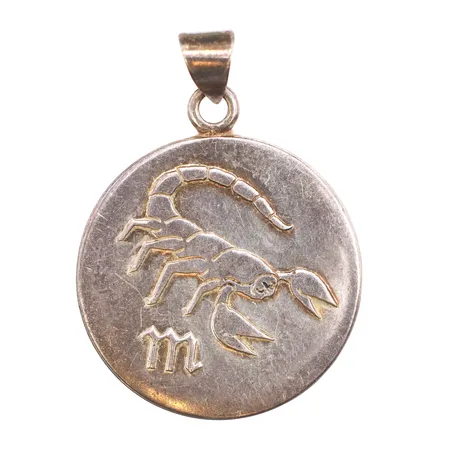 Hänge kräfta, längd ca 33mm, bredd ca 25mm, gravyr, 925/1000 silver. Vikt: 5,8 g