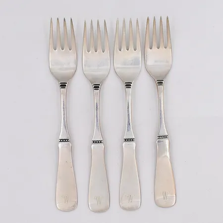 4 Efterrättsgafflar modell Uppsala längd 15,5cm graverade silver 830/1000 Vikt: 126,5 g