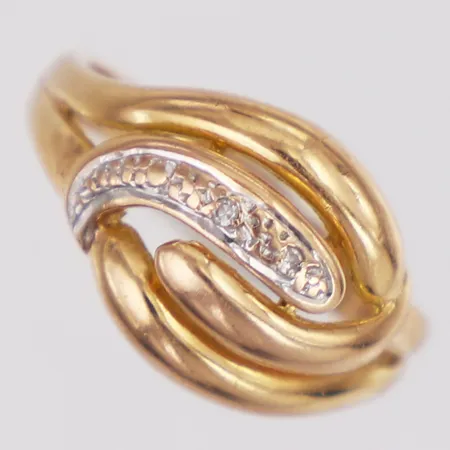 Ring diamanter 2xca0,07ct stl:17¾ bredd 12,7mm, 18K Vikt: 4,4 g