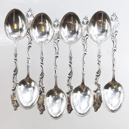 8 Silverskedar, längd ca 10cm, 830/1000 silver. Vikt: 88,2 g