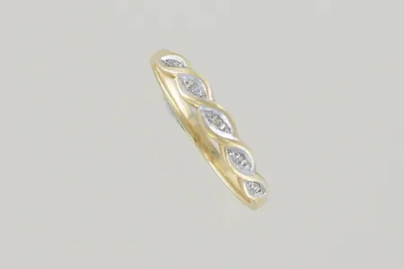 Ring stl:17 bredd 2 mm, 18K  Vikt: 1,6 g