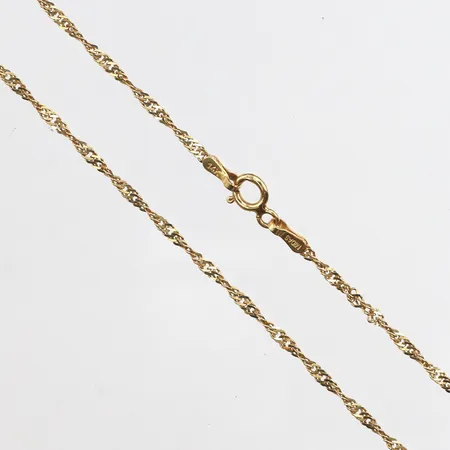 Kedja singapore, längd ca 50cm, bredd ca 1,7mm, 14K. Vikt: 2,6 g