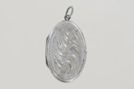 Hänge medaljong längd 3,5x2 cm, silver Vikt: 8,6 g