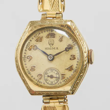 Damur Sigma 14K manuell Øca.21mm, repigt plexiglas, sned krona, länk samt säkerhetskedja 18K, bruttovikt 16,7g, inga tillbehör