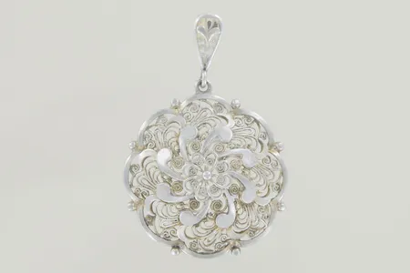 Hänge längd 4,7 cm bredd 3,2 cm, silver 830/1000 Vikt: 0 g
