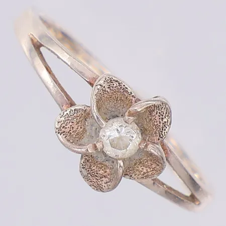 Ring blomma vit sten stl:16½, silver 925/1000 Vikt: 1,4 g