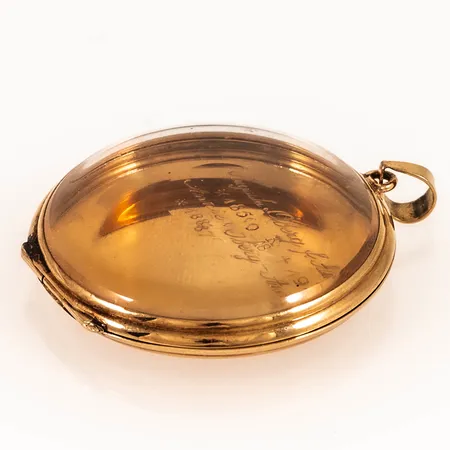 Hänge/mormorsurboett Ø37,5mm , inget urverk men glaset sitter kvar, personlig gravyr, 18K 9,7g.