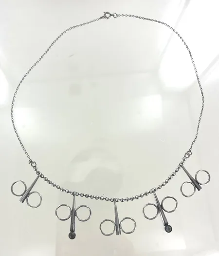Collier längd 4 cm, öppen ögla silver  Vikt: 9 g