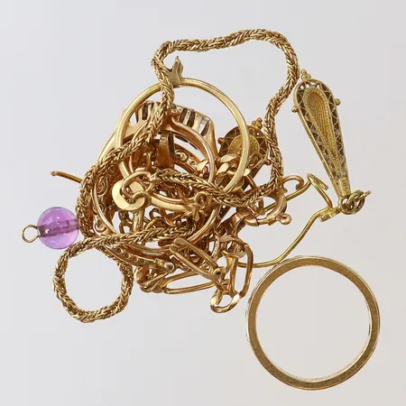 Defekta smycken, två armband, tre ringar, fem örhängen, stenar, trasiga 18K Vikt: 14,6 g