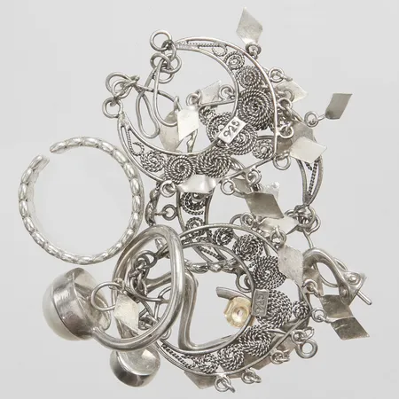 Diverse silver, defekt, udda, odlade sötvattenpärlor, 925/1000, bruttovikt 26,6g Vikt: 26,6 g
