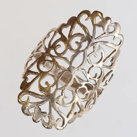 Ring med genombruten mönsterdekor stl:19¾ bredd 32mm silver 925/1000 Vikt: 3,4 g