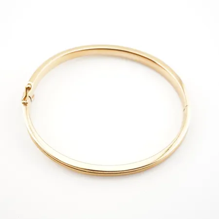 Armring, innermått 17cm, bredd 5,5mm, 18k Vikt: 9,8 g