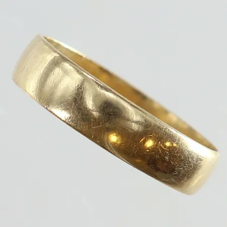 Ring slät stl:18 bredd 4,8mm oval 14K.  Vikt: 2,3 g