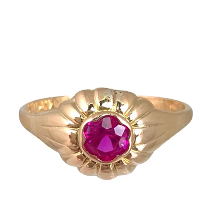 Ring i 14K guld med Rubin Ø4 mm, Finland, stl:17,0 mm, bredd 1,5 - 9 mm, sten utan anmärkning, fint skick Vikt: 1,4 g