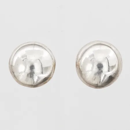 Ett par örhängen i form av halvkulor, Ø 8mm, silver 925/1000 Vikt: 2,2 g