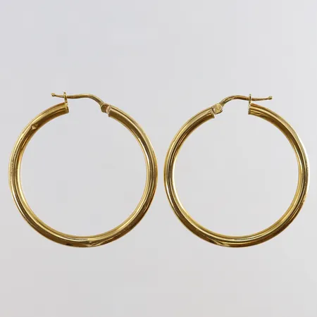 Ett par örhängen creoler Ø30mm ihåliga buckliga 18K. Vikt: 2,9 g