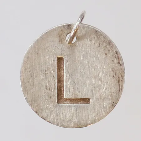 Hänge bokstaven "L" Ø14mm Silver 925/1000 Vikt: 1,1 g