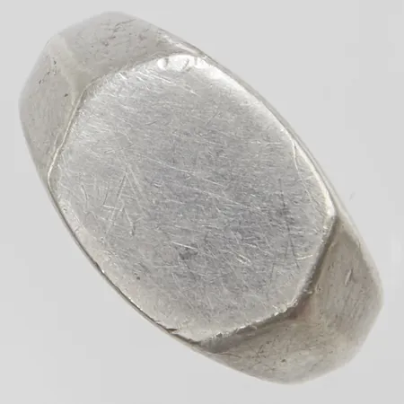 Klackring stl:14½, bredd: 2,2-9,4mm, repig, mindre märken, silver 925/1000 Vikt: 4,5 g