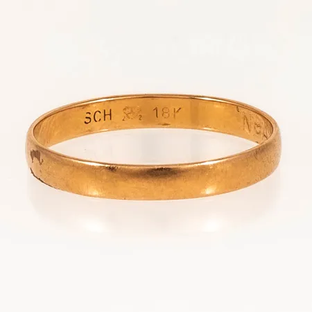 Ring slät stl:19 bredd 3mm höjd 0,7mm, oval, repig, gravyr, 18K 1,8g.
