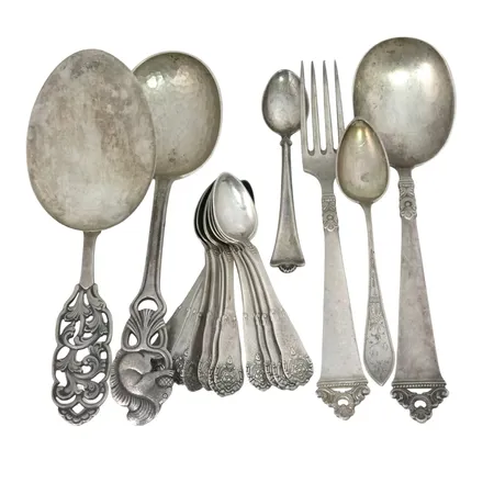 Silverbestick 830/1000, Norge, totalt 16 delar, bruksskick, gravyr förekommer Vikt: 350,7 g