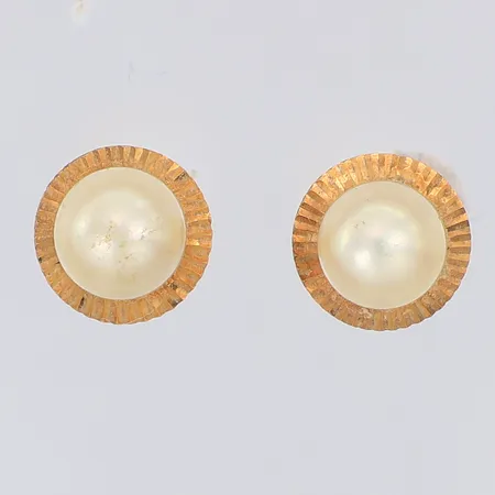 Örhängen odlade pärlor ca Ø5,8mm, stoppar som man skruvar fast,18K Vikt: 1,2 g