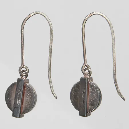 Örhängen Efva Attling Silver Coin Earrings, längd: 33mm, något skeva krokar, missfärgade, silver 925/1000 Vikt: 5,5 g