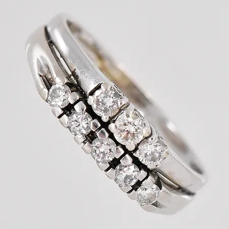 Ring diamanter totalt 0,38ctv enligt gravyrer stl:17¾ 2 ringar ihopsatta vitguld 18K Vikt: 4,2 g