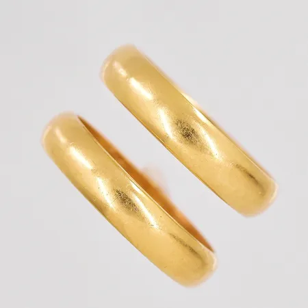 2 Ringar stl:17½ graverade 18K Vikt: 7,9 g