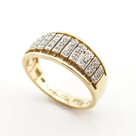 Ring m diamanter 0,15ct enligt gravyr, stl 17½(58), bredd 8,5mm, 18k, gravyr Vikt: 5,5 g