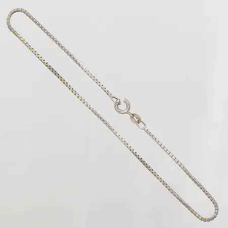 Armband rundad Venezia, längd 23cm, bredd 1,5mm, defekt lås, silver 835/1000. Vikt: 2,4 g