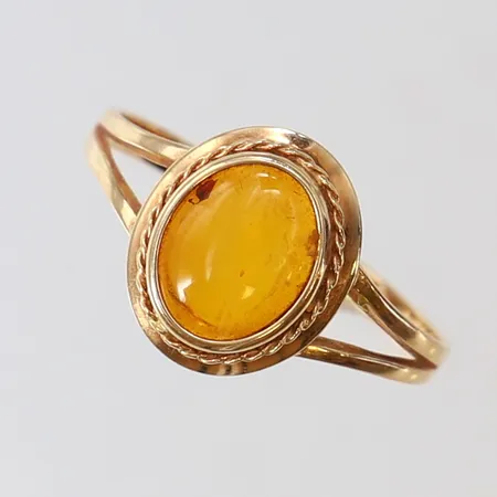 Ring med orange sten stl:20 bredd 13mm 18K Vikt: 2 g
