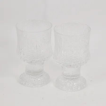 Ett par dessertvinsglas Ultima Thule höjd 10cm, Ø22mm, ett glas med nagg, Skickas med paket.