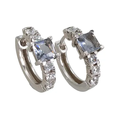 Örhängen Creoler i silver 925/1000, Jens Aagaard (JAa), blå och vita stenar, örhängenas storlek 17x19 mm, bredd 3-6 mm Vikt: 4,5 g