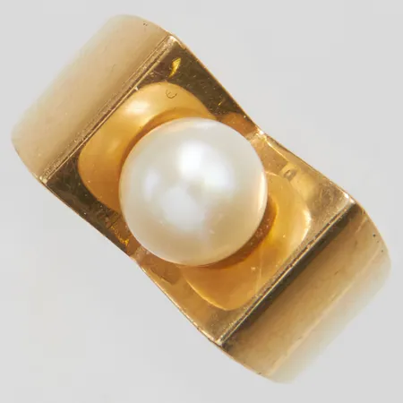 Ring med odlad sötvattenpärla, defekt, 18K, bruttovikt: Vikt: 4,1 g
