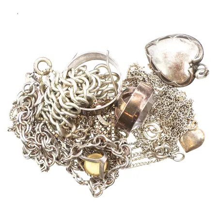 Diverse silver, defekter, 830-925/1000 silver. Vikt: 32,5 g