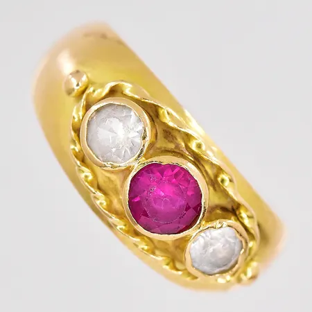 Ring stl:16½ naggade stenar 18K Vikt: 3,9 g
