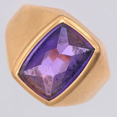 Ring lila sten stl:16¼, gravyr, 18K Vikt: 4 g