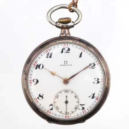 Fickur Omega 15 jewels, Ø 49mm, liten sekundvisare, boettnr: 7922544, verknr: 7193829, boett och innerboett i silver 800/1000 silver, klockkedja i mässing, bruttovikt: 74,7gram