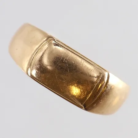 Klackring stl:21¼ bredd 3,4-8,3mm bucklig 18K. Vikt: 5,8 g