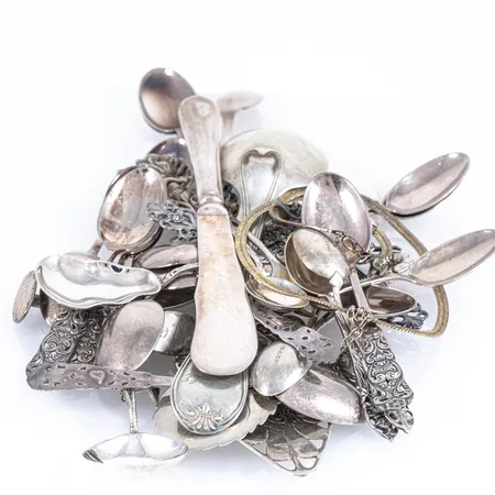 Diverse silver 830/1000 477g. Gravyrer.