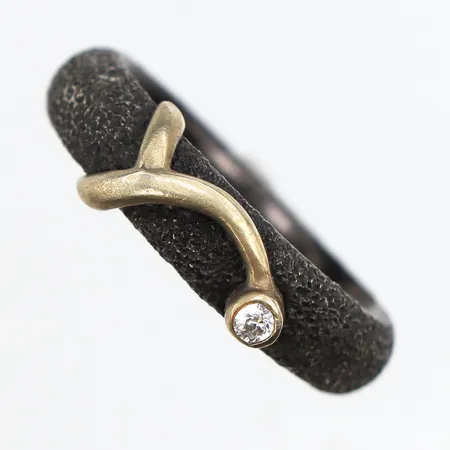 Ring, stl:18, bredd ca 4,3mm, 925/1000 silver. Vikt: 5,5 g