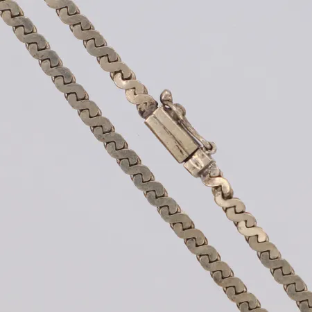 Collier, längd 42cm, bredd 2,9mm, defekt lås 835/1000 silver Vikt: 12,4 g